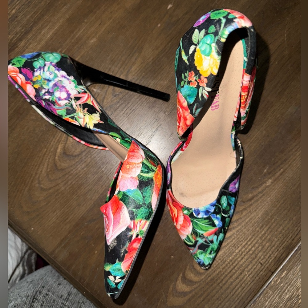 Flower Pattern Pumps - image 5